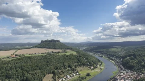 Moving clouds over table mountain Lilienstein Video stock 139091520