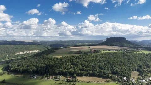 Moving clouds over table mountain Lilienstein Vídeo Stock 139092807