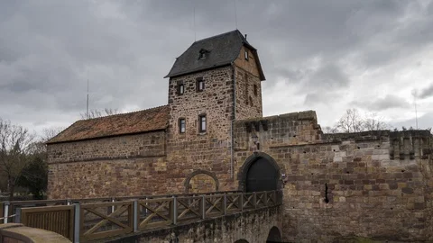 Moving clouds over the water castle of Bad Vilbel Vídeo Stock 128167290