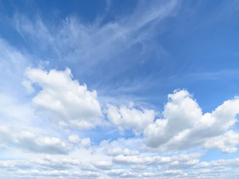 Moving clouds timelapse with beautiful lue sky in 4k 動画素材 69986181