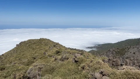Moving clouds at viewpoint Roche de los Muchachos Видео 116378206