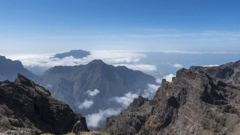 Moving clouds at viewpoint Roche de los Muchachos Vídeo Stock 117290048