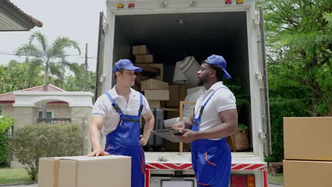 Moving company employee talking while waits for the owner to open the door Stock-Footage 214445504