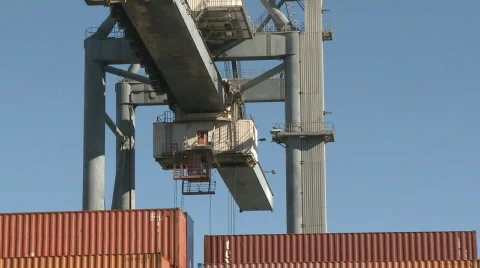 Moving containers in harbor Video stock 627086