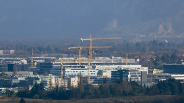 Moving cranes Stock Footage 85897659