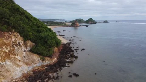 MOVING DOWN COASTLINE Vídeos de archivo 221303735