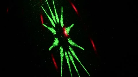 Moving drawings with rays of light of green and red colors on a black background Stock-Footage 305020087