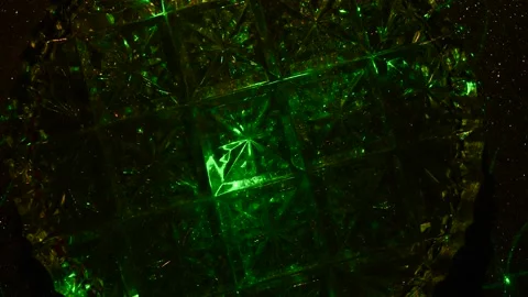 Moving drawings with rays of light of green and red colors on a black background 動画素材 305020591