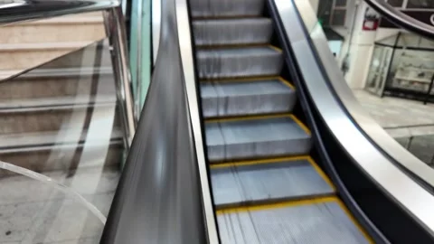 Moving Escalator Close Up Side View in Modern Building Vídeo Stock 330479090