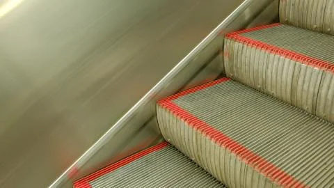 Moving escalator down, mecanic, electic, Stair and escalators in a public area. Foto stock