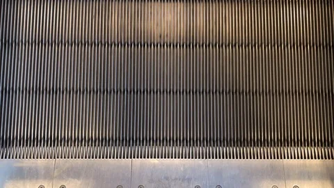 Moving escalator 動画素材 74915056