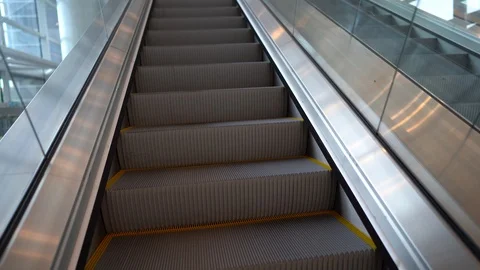 Moving escalator 스톡 동영상 99177643