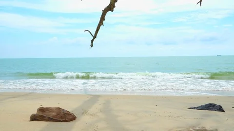 Moving forward motion of the tropical beach Vidéo 107669739