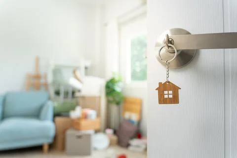 Moving house, relocation. The key was inserted into the door of the new hou.. Foto stock