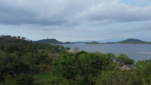 MOVING UP FROM POOL WITH VIEW OF ISLANDS Видео 221302773