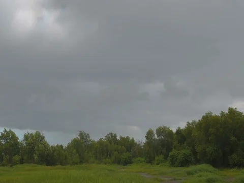 Moving of rain clouds over the forest before a storm in rainy season. 库存影片 77196857