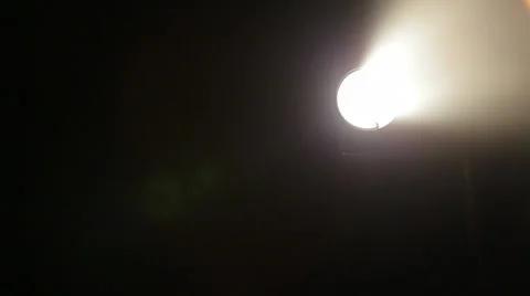 Moving searchlight in the darkness Vídeos de archivo 37097540