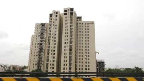Moving shot of building from bridge Stock-Footage 156953614
