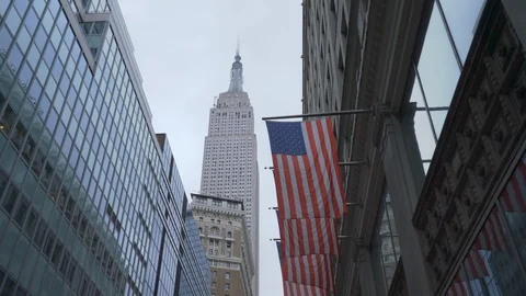 Moving shot of Empire State Building in New York City Stock Footage 92108166