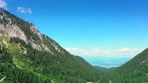 Moving side to mountain valley in summer day. 스톡 동영상 114868166