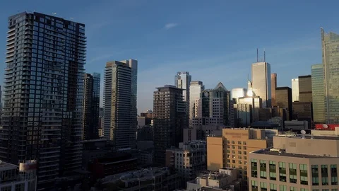 Moving sunset time lapse across buildings in downtown Toronto.  Vídeos de archivo 123547656