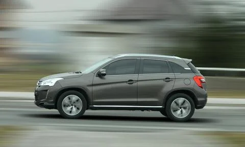 Moving suv Фото