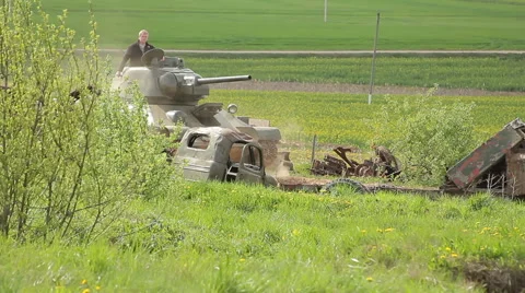 Moving tank 스톡 동영상 47911193