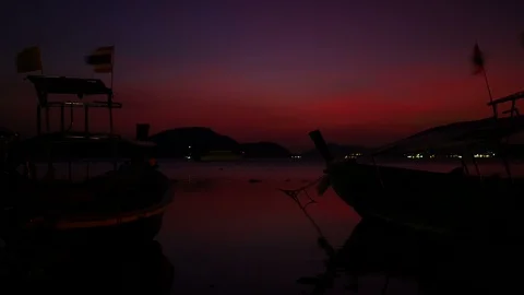 Moving Thai flag on long tail boat park on sea beach with low tide sea and si Stock-Footage 99008287