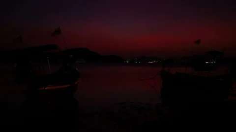 Moving Thai flag on long tail boat park on sea beach with low tide sea and si Stock-Footage 99008306