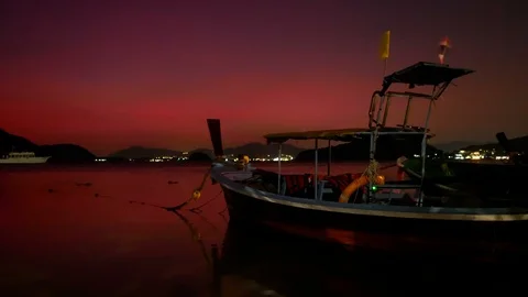 Moving Thai flag on long tail boat park on sea beach with low tide sea and si Video stock 99009105