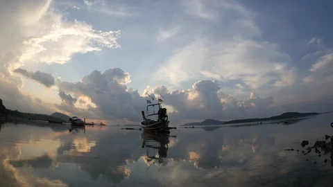 Moving thai flag on long tail fishing boat mooing on low tide water, flowing  Stock Footage 128309334