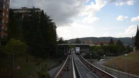 Moving through the  rails. 库存影片 205158050