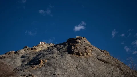 Moving time lapse of a monastery in mulbekh ladakh Vídeo Stock 121962479