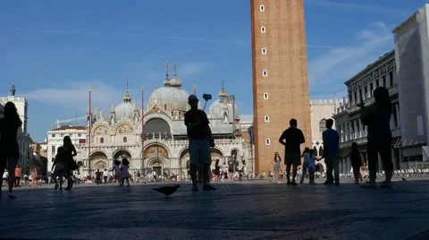 Moving time lapse tourists visiting San Marco square, taking photos, selfie Stock Footage 68991477