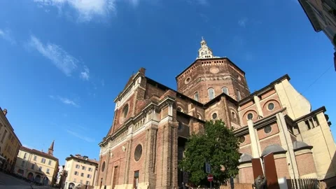 Moving time lapse walking towards the Pavia Cathedral Video stock 137296412