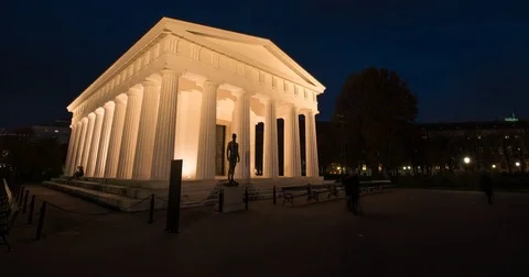 Moving timelapse / hyperlapse of Thesus Temple at night in central Vienna Stock Footage 83720211