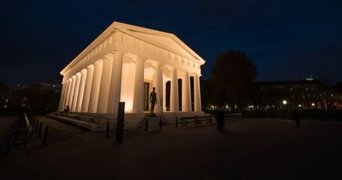 Moving timelapse / hyperlapse of Thesus Temple at night in central Vienna Stock Footage 83720284