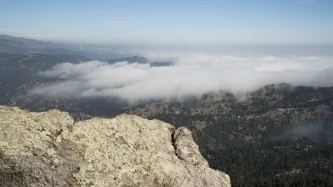Moving Timelapse of Inversion above Boulder, CO Видео 86886998