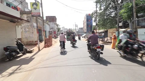 Moving traffic during unlock - 1 in small town in India Vídeos de archivo 133161862