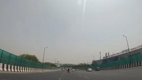 Moving video of traffic Stockbeeldmateriaal 194366024