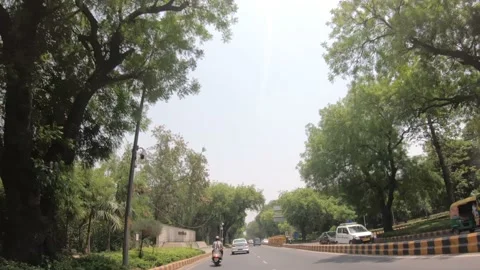 Moving video of traffic Stockbeeldmateriaal 194366038