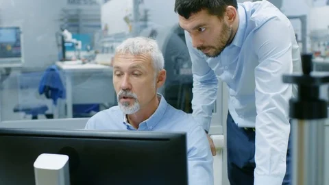 Moving Walkthrough Shot of the Modern Electronics Manufacturing Factory. Vídeos de archivo 82256213