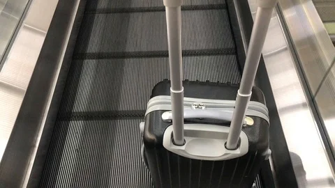 Moving Walkway concept. Bag on moving walkway in airport  Vidéo 89136768