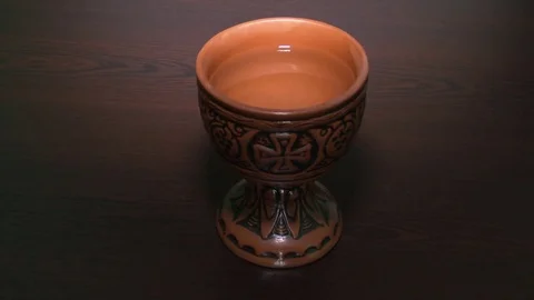 Moving water in the clay cup Video stock 78149354
