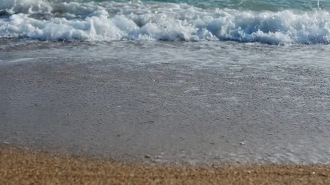 Moving waves on the beach in Thailand Stockbeeldmateriaal 73799818