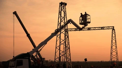 Moving the worker at a height in the cradle with a manipulator on the lift. Stock Footage 121337878
