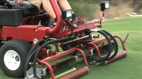 Mower on Golf Course 2 库存影片 11018494