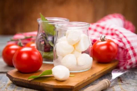 Mozzarella and basilicas Foto stock