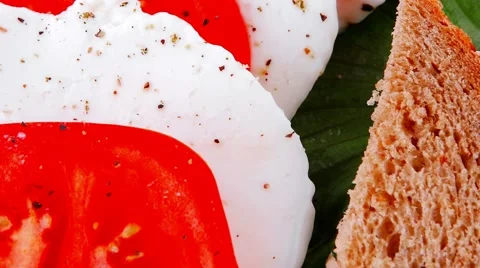 Mozzarella and tomato slices 스톡 동영상 45291329