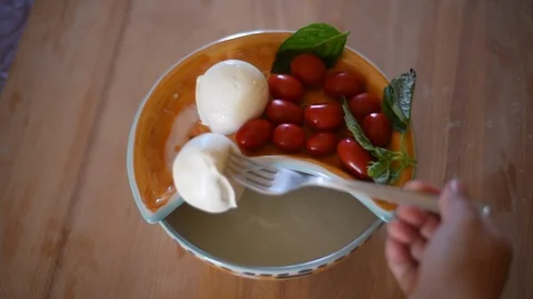 Mozzarella balls and cherry tomatoes on a special plate 動画素材 93234215